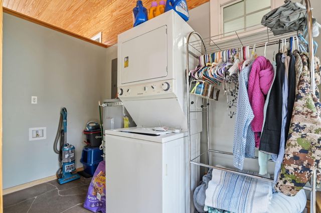 939 Black Oak Road, Bonneau, SC 29431