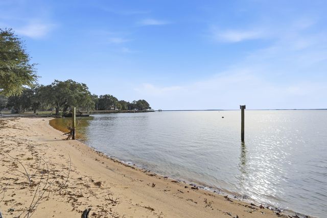 939 Black Oak Road, Bonneau, SC 29431