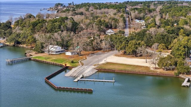 939 Black Oak Road, Bonneau, SC 29431