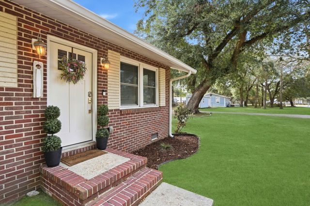 939 Black Oak Road, Bonneau, SC 29431