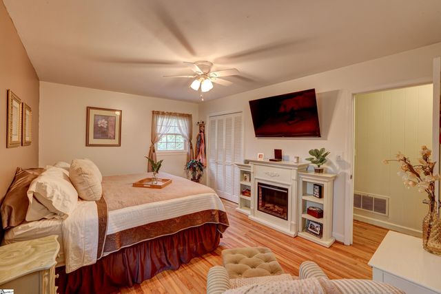 605 W Lee Road, Taylors, SC 29687