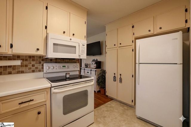 605 W Lee Road, Taylors, SC 29687