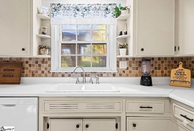 605 W Lee Road, Taylors, SC 29687