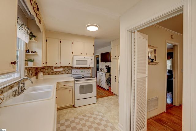 605 W Lee Road, Taylors, SC 29687