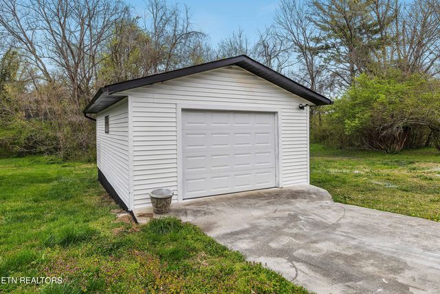 206 Butler Rd, Oak Ridge, TN 37830