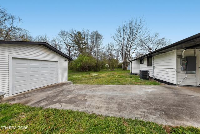 206 Butler Rd, Oak Ridge, TN 37830