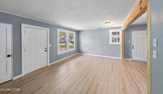 206 Butler Rd, Oak Ridge, TN 37830