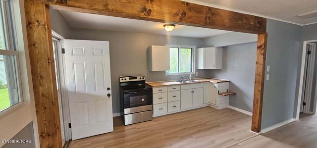 206 Butler Rd, Oak Ridge, TN 37830