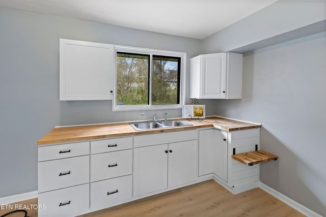 206 Butler Rd, Oak Ridge, TN 37830