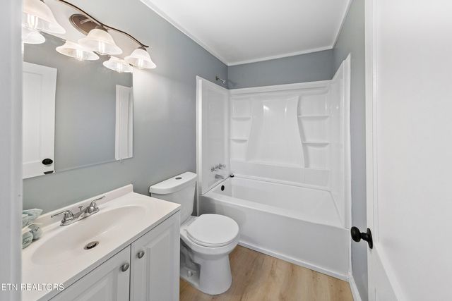 206 Butler Rd, Oak Ridge, TN 37830