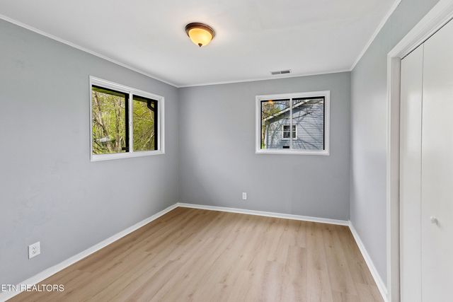 206 Butler Rd, Oak Ridge, TN 37830