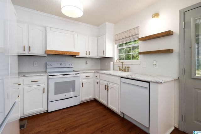105 PINEHURST ROAD, Trussville, AL 35173