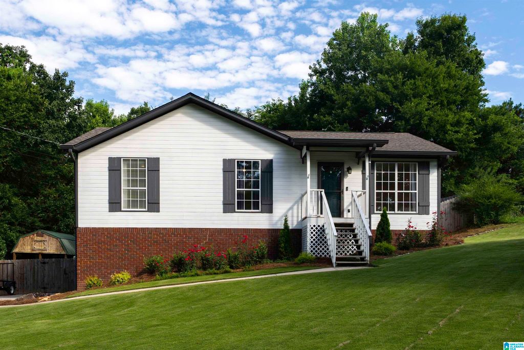105 PINEHURST ROAD, Trussville, AL 35173