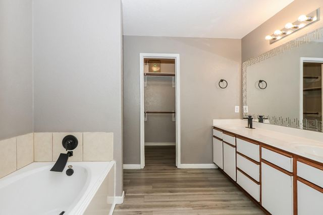 15814 Sheldon Ridge Way, Houston, TX 77044