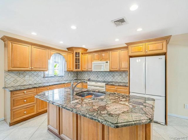 752 Oakfield Avenue, Bellmore, NY 11710
