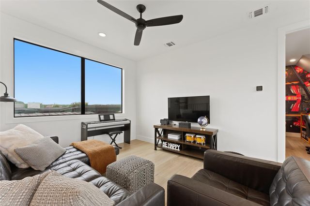 197 Evelyn CT, Dripping Springs, TX 78620