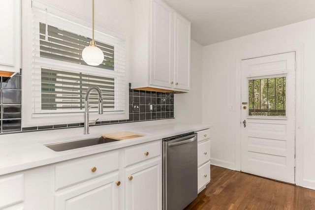 7229 Baltimore Avenue, Kansas City, MO 64114