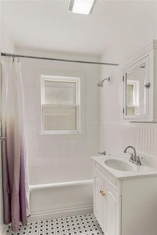 7229 Baltimore Avenue, Kansas City, MO 64114