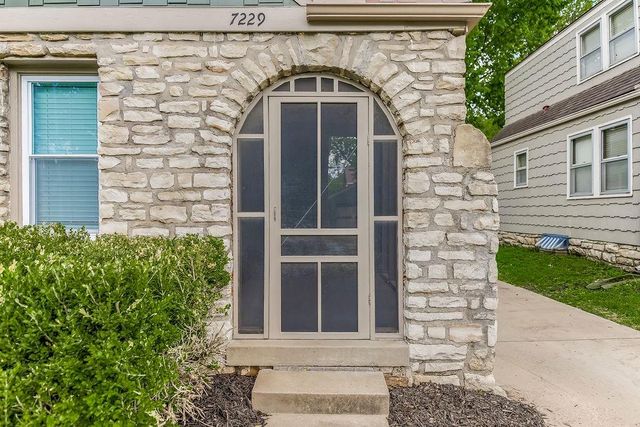 7229 Baltimore Avenue, Kansas City, MO 64114
