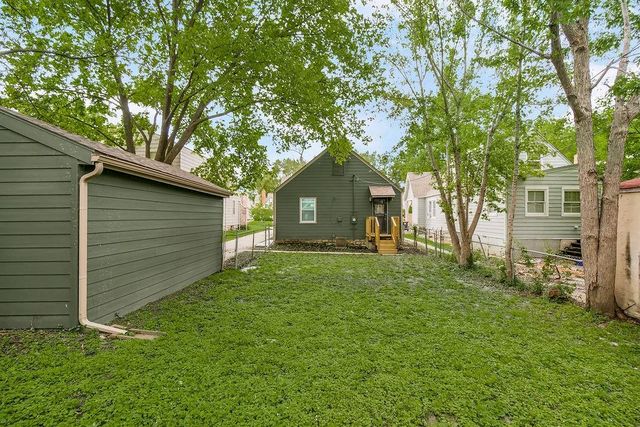 7229 Baltimore Avenue, Kansas City, MO 64114