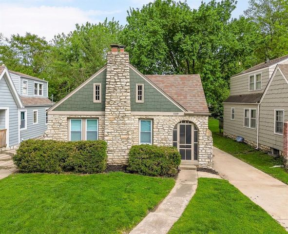 7229 Baltimore Avenue, Kansas City, MO 64114