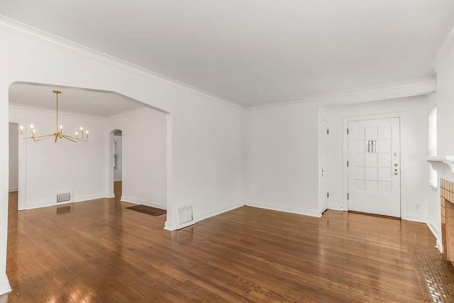 7229 Baltimore Avenue, Kansas City, MO 64114