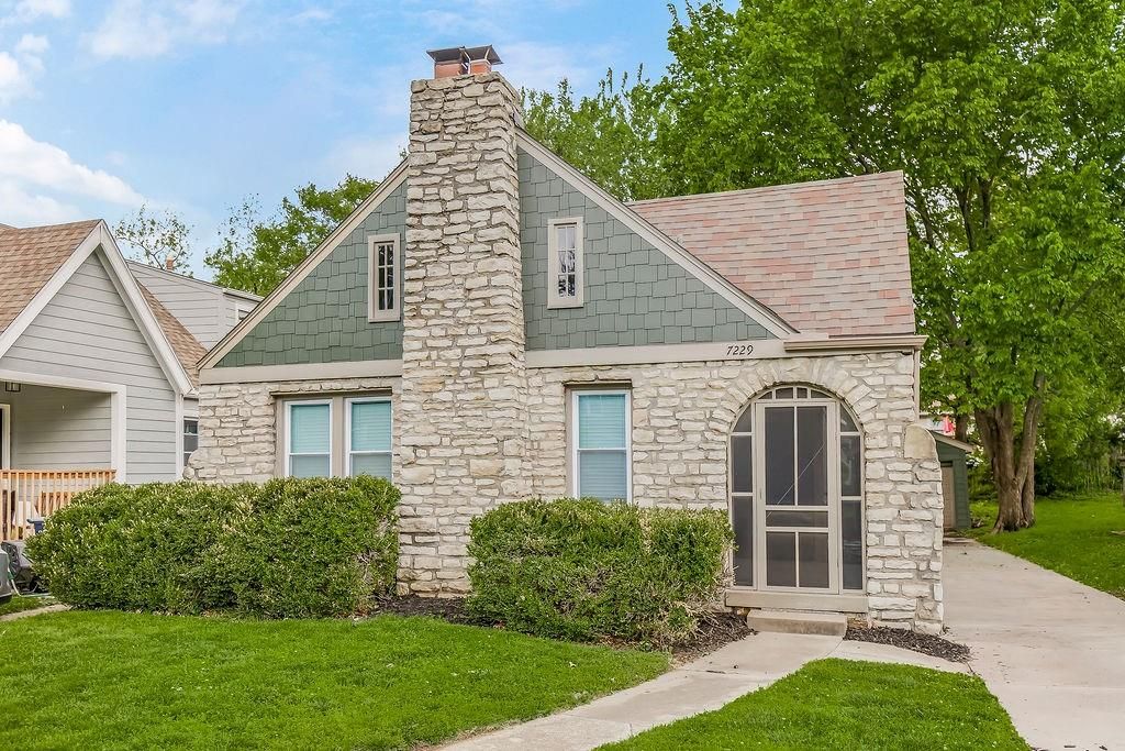 7229 Baltimore Avenue, Kansas City, MO 64114