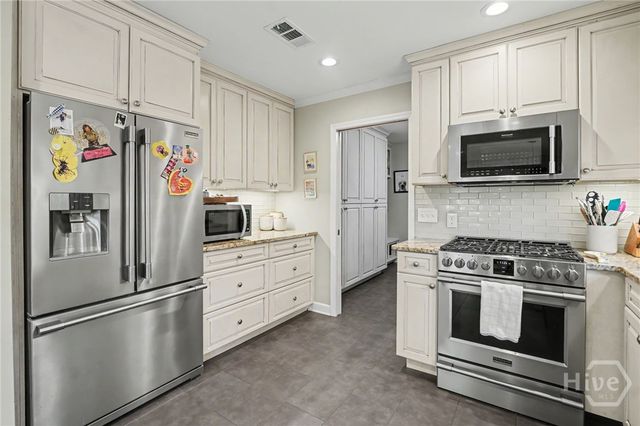 2 Brooks Lane, Savannah, GA 31411
