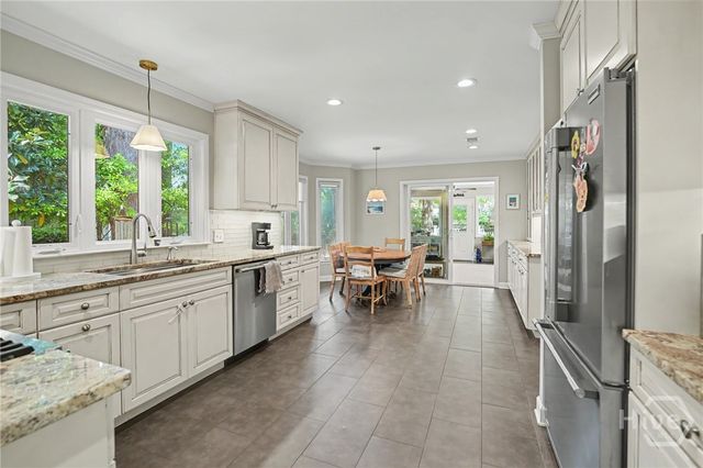 2 Brooks Lane, Savannah, GA 31411