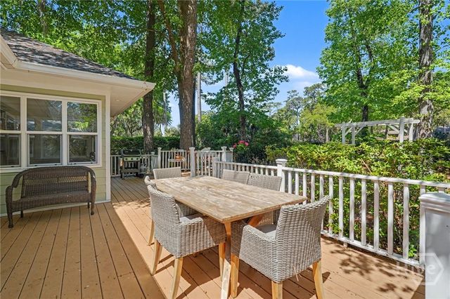 2 Brooks Lane, Savannah, GA 31411