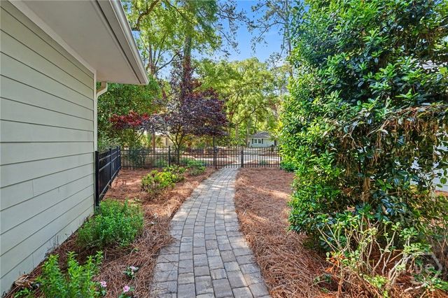 2 Brooks Lane, Savannah, GA 31411