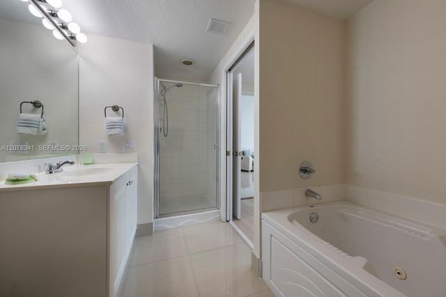 18100 N Bay Road 1009, Sunny Isles Beach, FL 33160