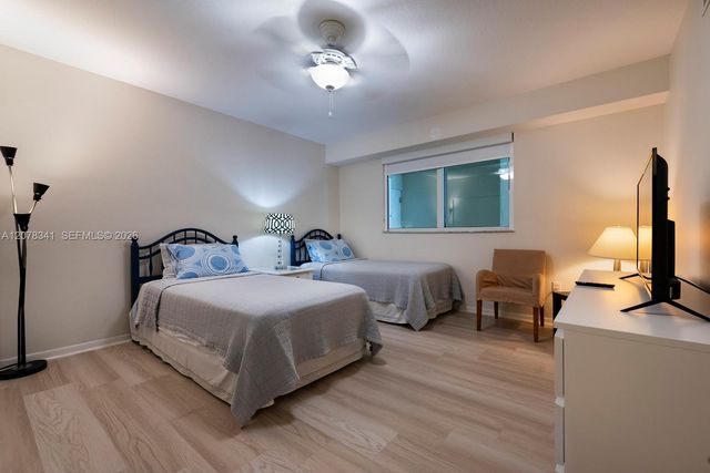 18100 N Bay Road 1009, Sunny Isles Beach, FL 33160