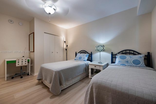 18100 N Bay Road 1009, Sunny Isles Beach, FL 33160