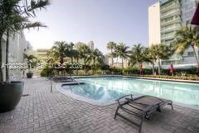 18100 N Bay Road 1009, Sunny Isles Beach, FL 33160
