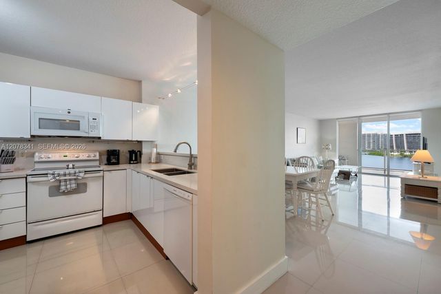 18100 N Bay Road 1009, Sunny Isles Beach, FL 33160