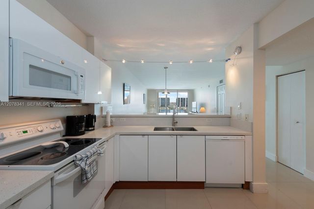 18100 N Bay Road 1009, Sunny Isles Beach, FL 33160