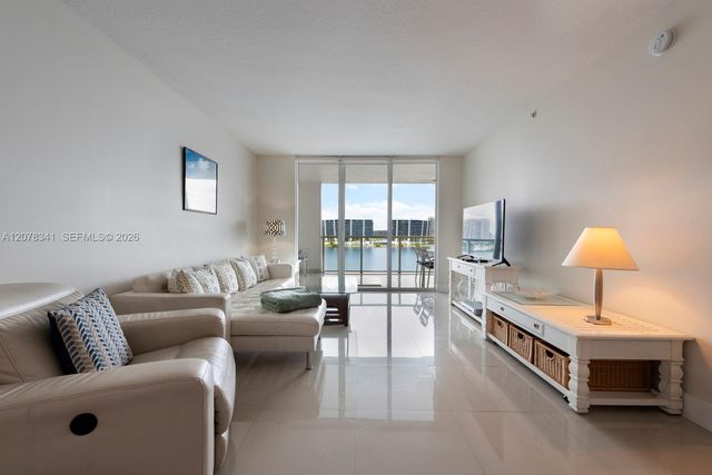 18100 N Bay Road 1009, Sunny Isles Beach, FL 33160