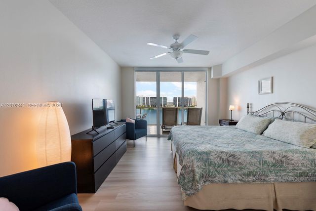 18100 N Bay Road 1009, Sunny Isles Beach, FL 33160
