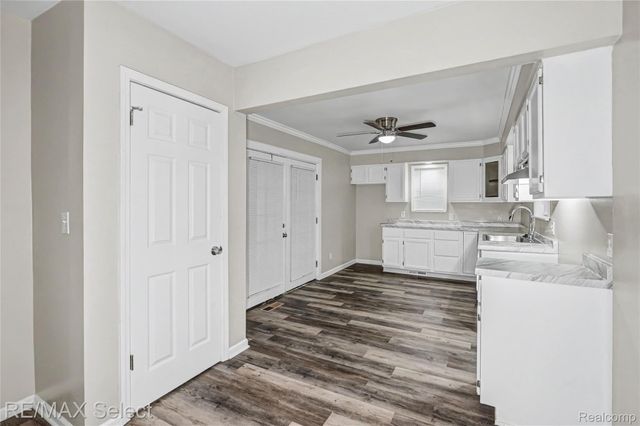 1085 W Parkwood Avenue, Flint Charter Township, MI 48507