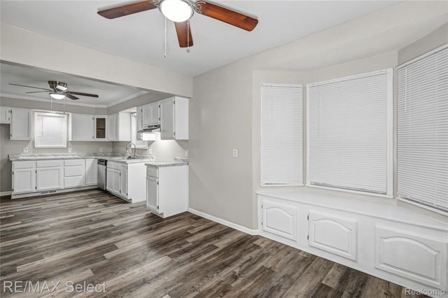 1085 W Parkwood Avenue, Flint Charter Township, MI 48507