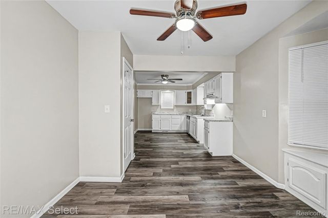 1085 W Parkwood Avenue, Flint Charter Township, MI 48507