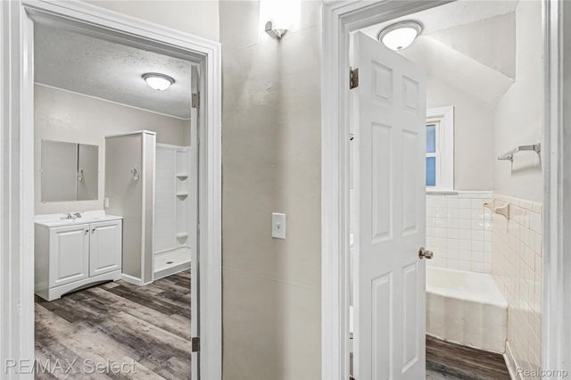 1085 W Parkwood Avenue, Flint Charter Township, MI 48507