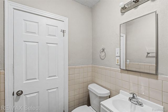 1085 W Parkwood Avenue, Flint Charter Township, MI 48507