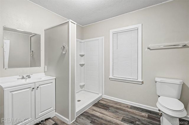 1085 W Parkwood Avenue, Flint Charter Township, MI 48507