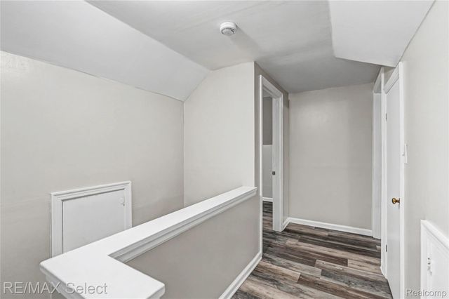 1085 W Parkwood Avenue, Flint Charter Township, MI 48507