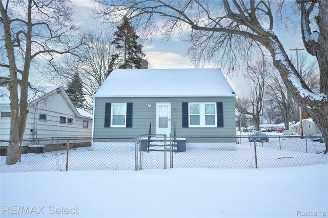 1085 W Parkwood Avenue, Flint Charter Township, MI 48507