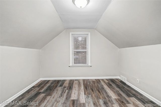 1085 W Parkwood Avenue, Flint Charter Township, MI 48507