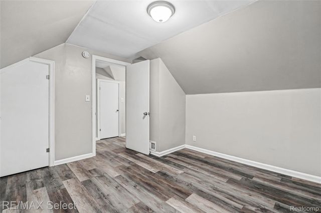 1085 W Parkwood Avenue, Flint Charter Township, MI 48507