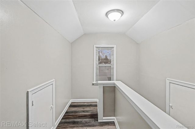 1085 W Parkwood Avenue, Flint Charter Township, MI 48507